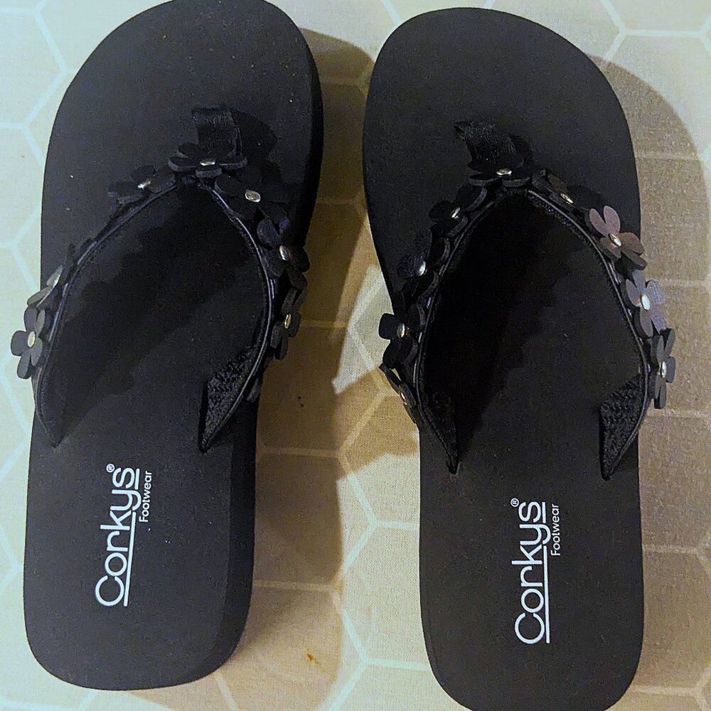 Corky's brand "No Running" Flip Flops - Solid black faux leather flowers SIZE 9